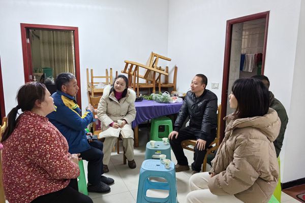 興綠園林慰問困難黨員 傳遞溫暖情誼濃